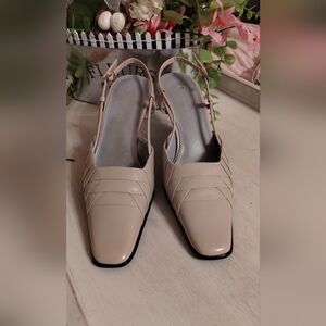 Etienne Aigner Women's Like New Taupe, Size 7M, Leather Heals  Dress Shoes